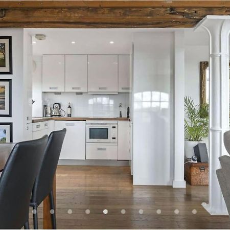 Luxury Artistic 2 Bedroom W/Balcony-Great Location Central Londra Esterno foto