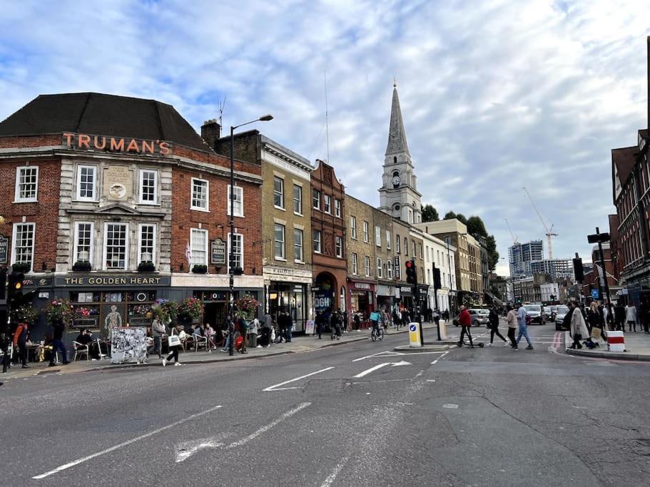 Luxury Artistic 2 Bedroom W/Balcony-Great Location Central Londra Esterno foto